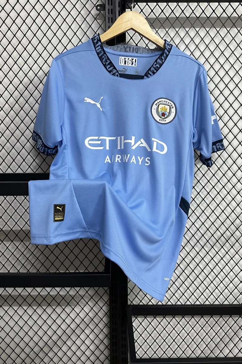 De Bruyne's No. 17 jersey for Manchester City at home in the 24-25 season